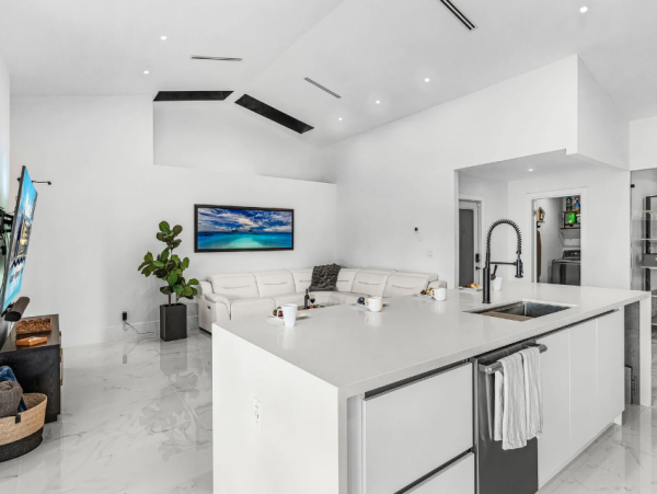 Ultimate Cape Coral Getaway - Luxury 3-Bedroom Pool Home